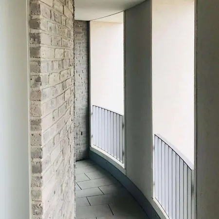 法兰克福市东宜必思快捷酒店 *
